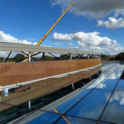 Op maat gemaakte gebogen glazen gordijnmuur Aluminium legering glaspaneel gordijnmuur