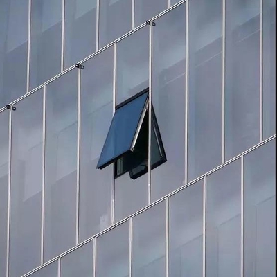 Verticale installatie Metalen gordijnwand Poedercoating Glas gordijnwand